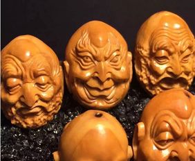 用雕塑向生活致敬 核雕師李雙作品