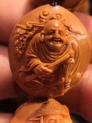 核雕藝術的創新之作:彌勒、財神、羅漢新作展示