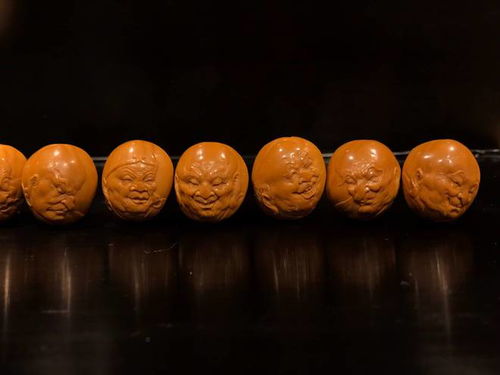 刀下功夫 核中乾坤 陳亮的橄欖核雕之美