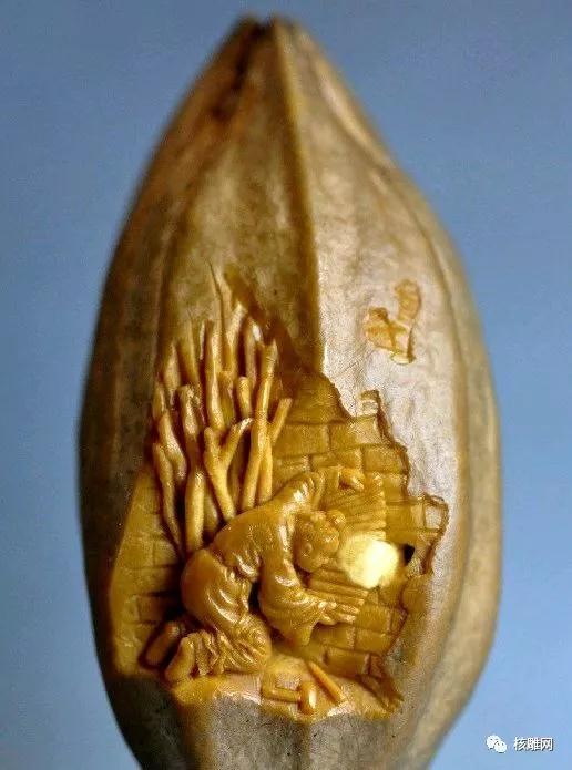 三分雕七分巧,橄欖核中的巧雕