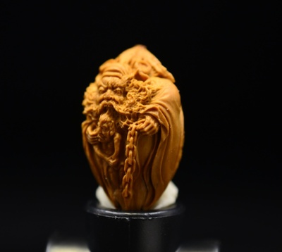 王彬鐘馗獵鬼核雕藝術(shù)細(xì)節(jié)賞析